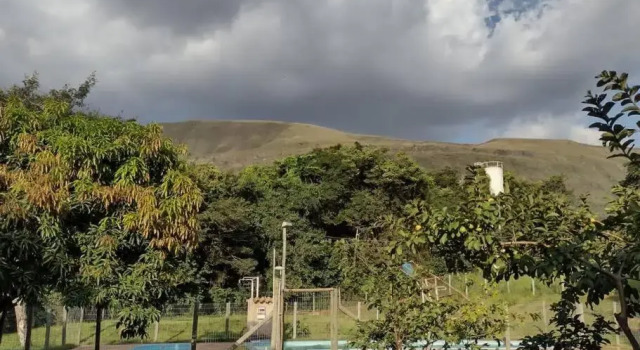 Sítio da Tia Lucia Perto da Montanha