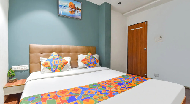 Номер Deluxe FabHotel Nidhivan - Nr Sarvottam The Restaurant