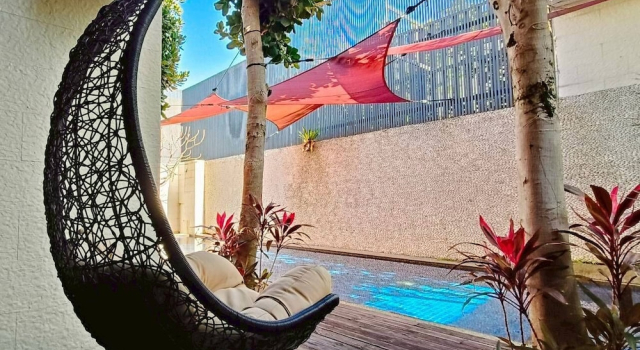 Люкс с балконом и с видом на бассейн 沐蘭精品旅館-台北大直館 Mulan Boutique Hotel