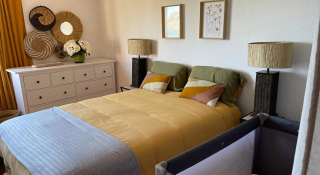 Lovely 2 bedroom with a pool in front of the beach, Rezerwuj Hotel Hotele w Lisbon Region z parkingiem, Parking