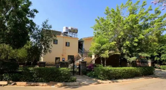 Yuanmouren World Park Yunshang No.18 Homestay, Rezerwuj Hotel Yuanmou Yunnan