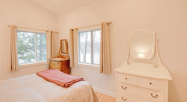 Falmouth Vacation Rental On Highland Lake!, Varaa Hotelli Hotellit New England uima-altaalla, Uima-allas