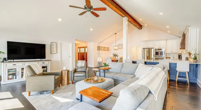 Коттедж Lakefront Lake Oconee Home: Boat Dock + Hot Tub