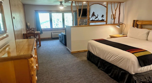 Deluxe Suite Manhattan Beach Lodge