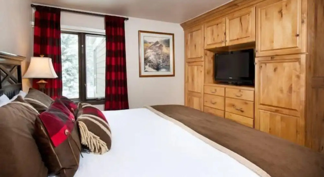 3 Bedroom Mountain Residence In The Heart Of Aspen With Amenities Including Heated Pool, Hot Tubs, Game Room And Spa, Забронировать Курортный отель Курортные отели Аспен, Курортный отель