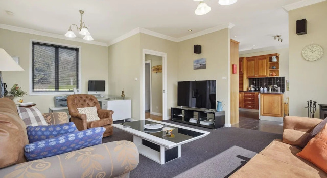 Manfield City Waterfront View Cottage