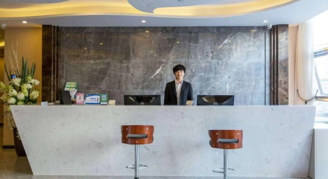 Chundu Huayu Hotel, Rezerwuj Hotel Hotele w Kunming z parkingiem, Parking