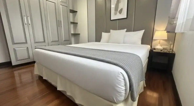 Люкс c 1 комнатой с балконом J - Town Serviced Apartments