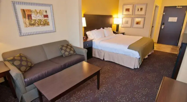 Holiday Inn Express Charleston South