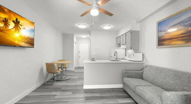 Двухместная студия с балконом и с видом на залив Grand Shores West