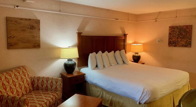 Номер Standard с видом на озеро Indian Head Resort