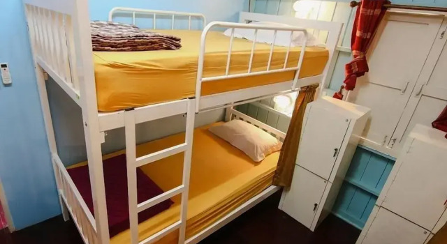 Кровать в общем номере с балконом the L Hua Hin