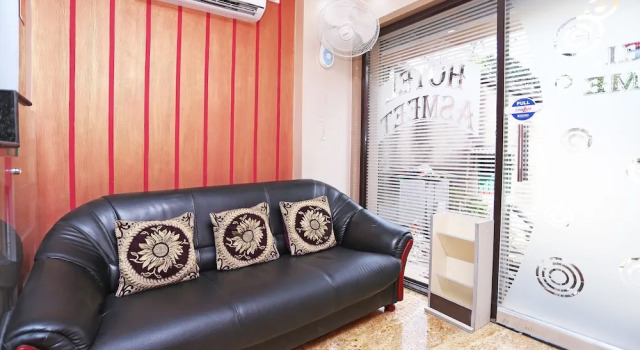 OYO 9975 Hotel Asmeet