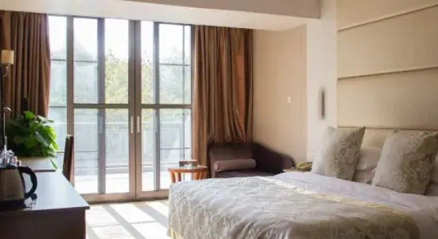 Люкс Business Quhua Hotel (Juhua Workers' Square Branch, Quzhou High speed Railway Station)