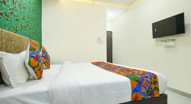 Номер Deluxe FabHotel Devs Inn