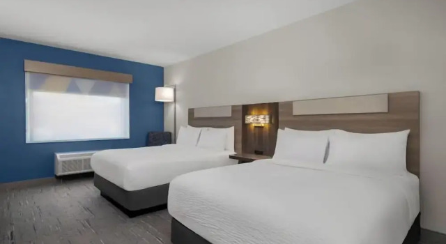 Четырёхместный номер Standard Holiday Inn Express And Suites Huntsville Northeast by IHG
