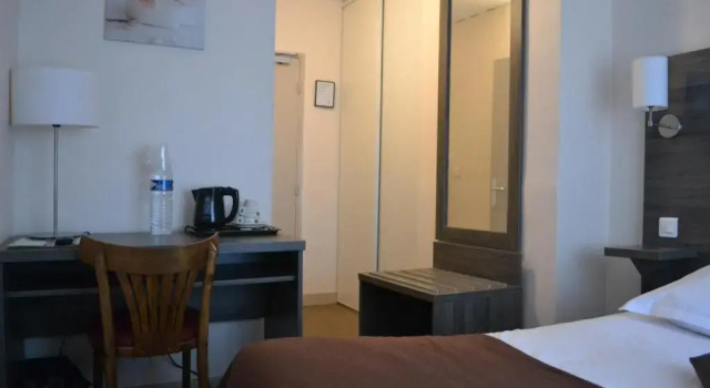 Номер Standard Logis-Hôtel & Restaurant LE CARNOT