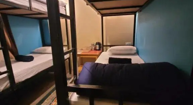 Кровать в общем номере (мужской номер) Wonder Hill Inn