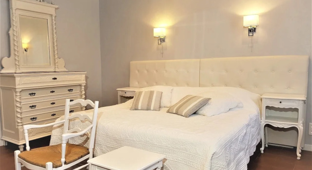 B&B with charm, quiet, kitchen, sw pool, Забронировать Отель «постель и завтрак» Грас Route Napoléon