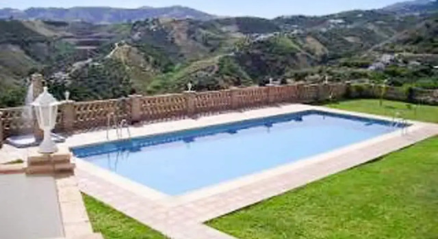 Studio in Frigiliana, With Pool Access - 5 km From the Beach