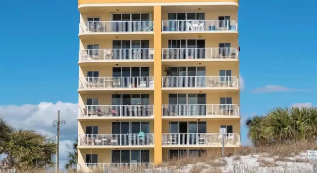 Dune Pointe 201: DON'T MISS OUT! AMAZING BEACH CONDO FREE BEACH SERVICE &more, Book Hotel Fort Walton Beach Emerald Coast