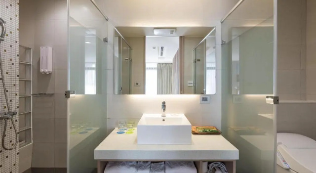 Четырёхместный номер Deluxe Mellow Fields Hotel