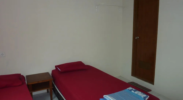 Surfers Dorm House