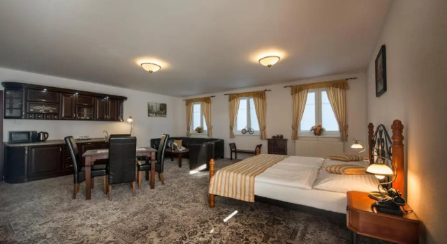 Hotel Svätojánsky kaštiel, Rezervovat Hotel Hotely v Žilinský kraj s parkováním, Parkování