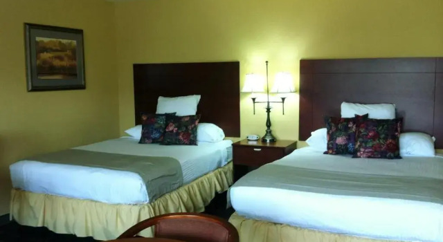 Четырёхместный номер Standard Southern Inn and Suites Yorktown