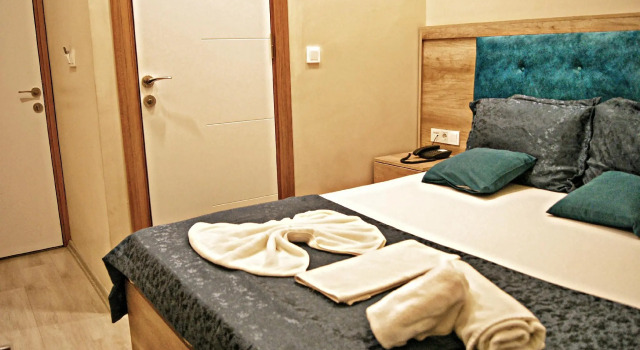 Destinia Pera Suites