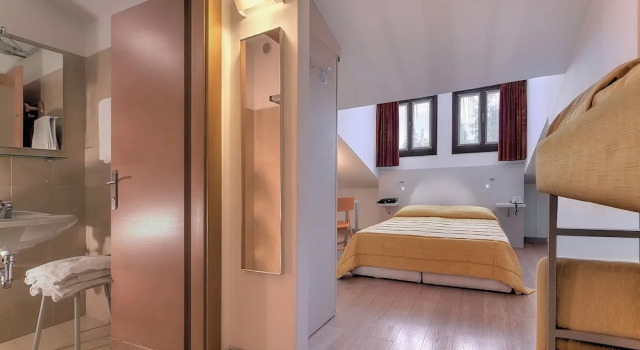Четырёхместный номер Economy Hotel Alaska