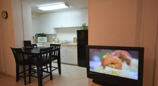 Апартаменты Hawaiian King 501 Studio, Pool and BBQ Grill, Sleeps 4