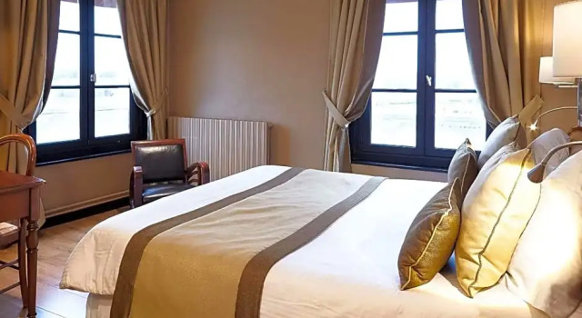 Номер Deluxe Best Western Le Cheval Blanc -Vue sur le port-plein centre ville