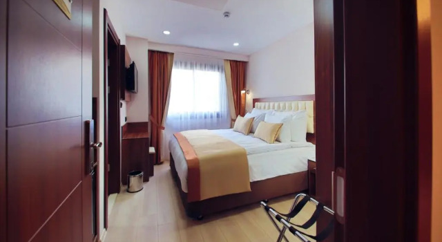 Четырёхместный номер Standard Hotel Paris Prestige