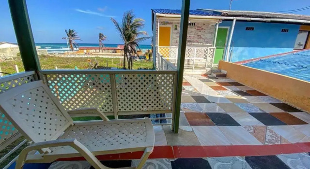 Апартаменты Yellow Moon Guesthouse & Apartments