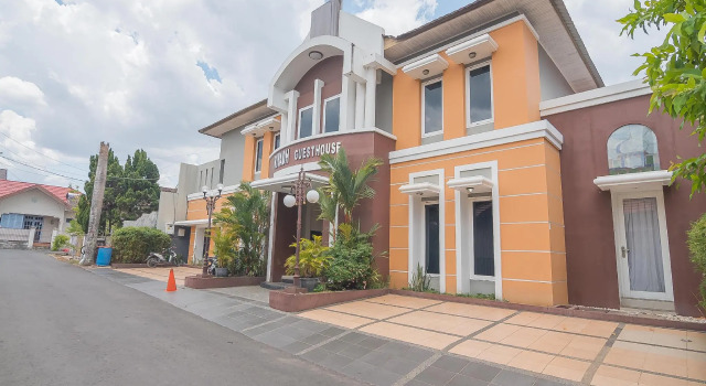 RedDoorz Plus Syariah at Banjarbaru 2, Book Bed and Breakfast Banjarbaru 