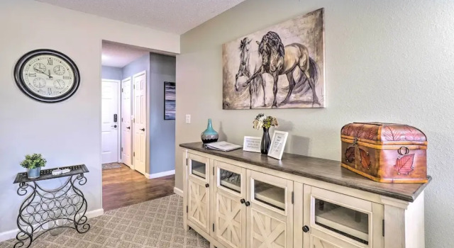Resort Condo in Branson w/ Mountain & Lake Views!, Забронировать Курортный отель Отели Table Rock Lake с парковкой, Парковка