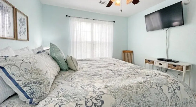 Lullaby Loft 3 Bedroom Condo by RedAwning