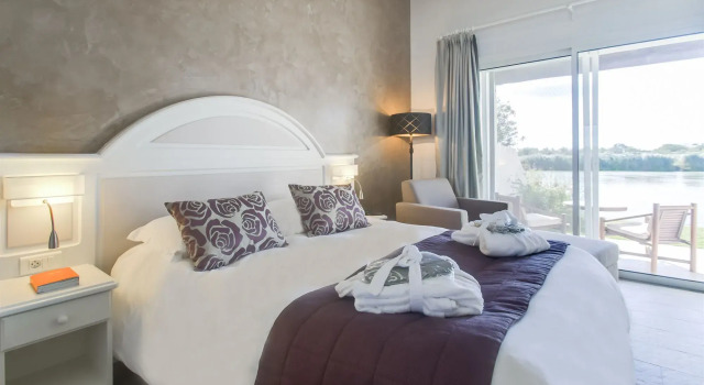 Hôtel L Estelle en Camargue, Забронировать Отель Отели Сент-Мари-де-ла-Мер с бассейном, Бассейн