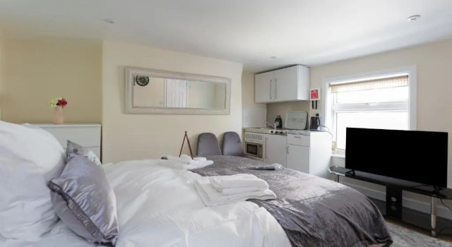 Апартаменты Deluxe St Marys Modern Central Huge Studio Apartments