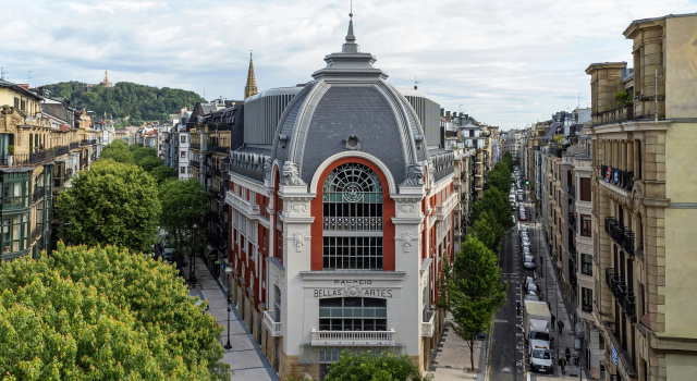 Hotel Palacio Bellas Artes San Sebastian, Curio Collection by Hilton, Забронировать Отель Отели Сан-Себастьян с бассейном, Бассейн