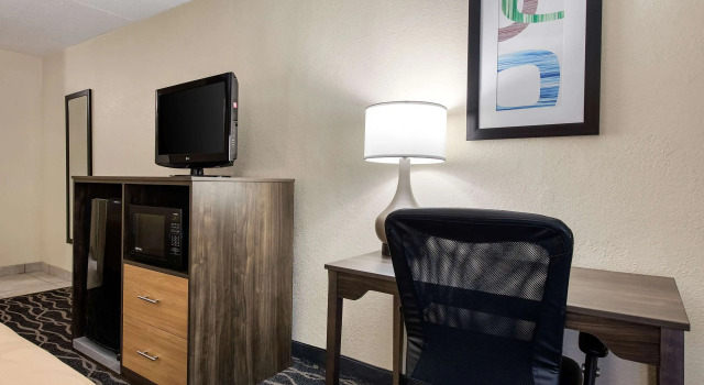 Четырёхместный номер Standard Quality Inn & Suites Lafayette I-65