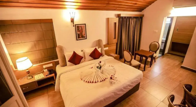 Номер Standard с видом на озеро Mount Xanadu Resorts