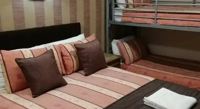 Четырёхместный семейный номер Standard The Trafford Hotel