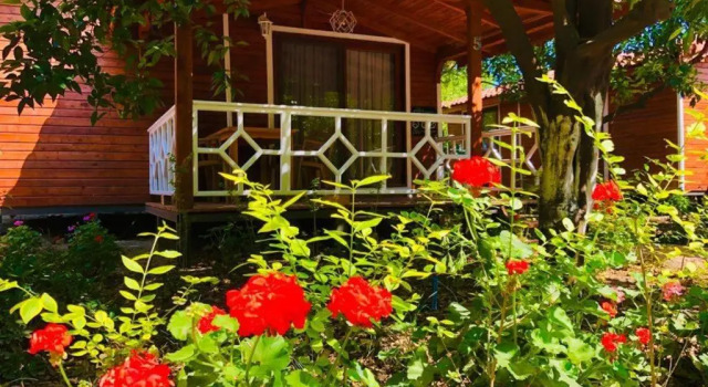 Семейное бунгало Village Garden Pansiyon Restuarant