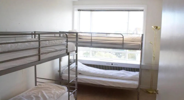Кровать в общем номере Baron's Hostel