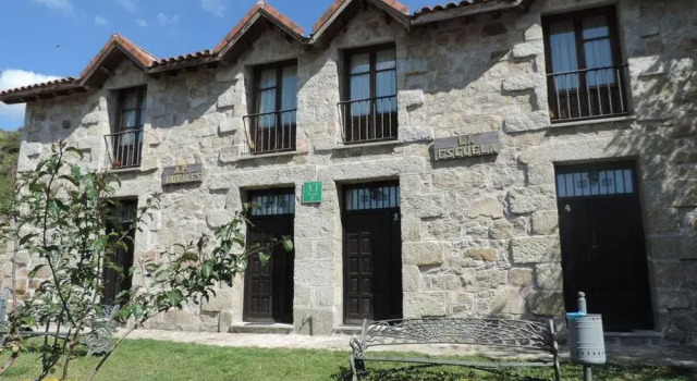 La Escuela, Забронировать Отель Отели и гостиницы Санта-Мария-де-ла-Аламеда, Отель
