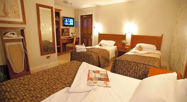 Westenra Arms Hotel, Забронировать Отель Отели Монахан с парковкой, Парковка