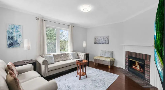 Коттедж Newly Renovated 3BR in Whitby Family-friendly