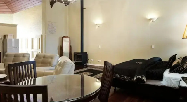 Люкс Luxury Castlemaine Colonial Motel and Apartments